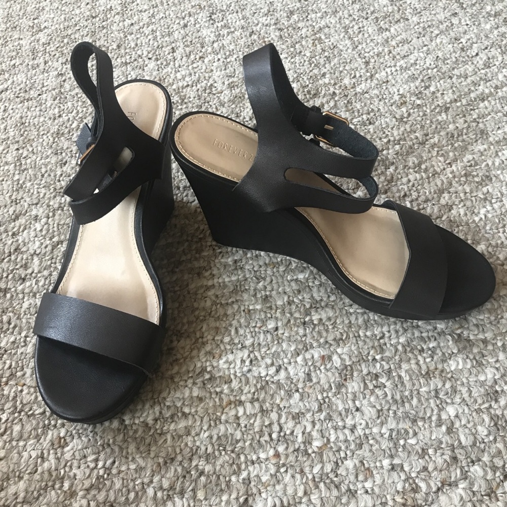 Summer sandals with heel